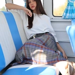חצאית פליסה משובצת עם חגורה