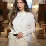 מכופתרת כפתורי זהב