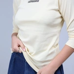 חולצה עם דפוס